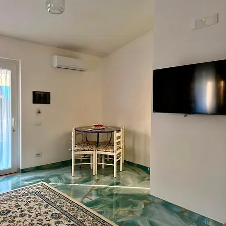 Domus Vestae Tatil Evi *